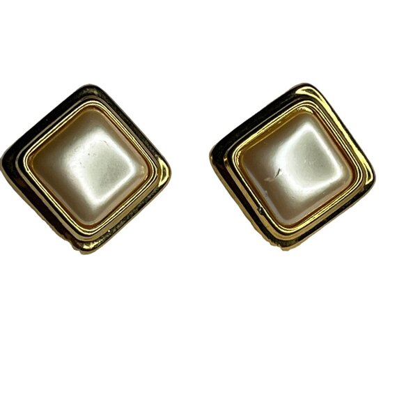 Vintage Goldtone Square Earrings By  Liz Claiborne With Faux Pearl Center STUD - Picture 1 of 3